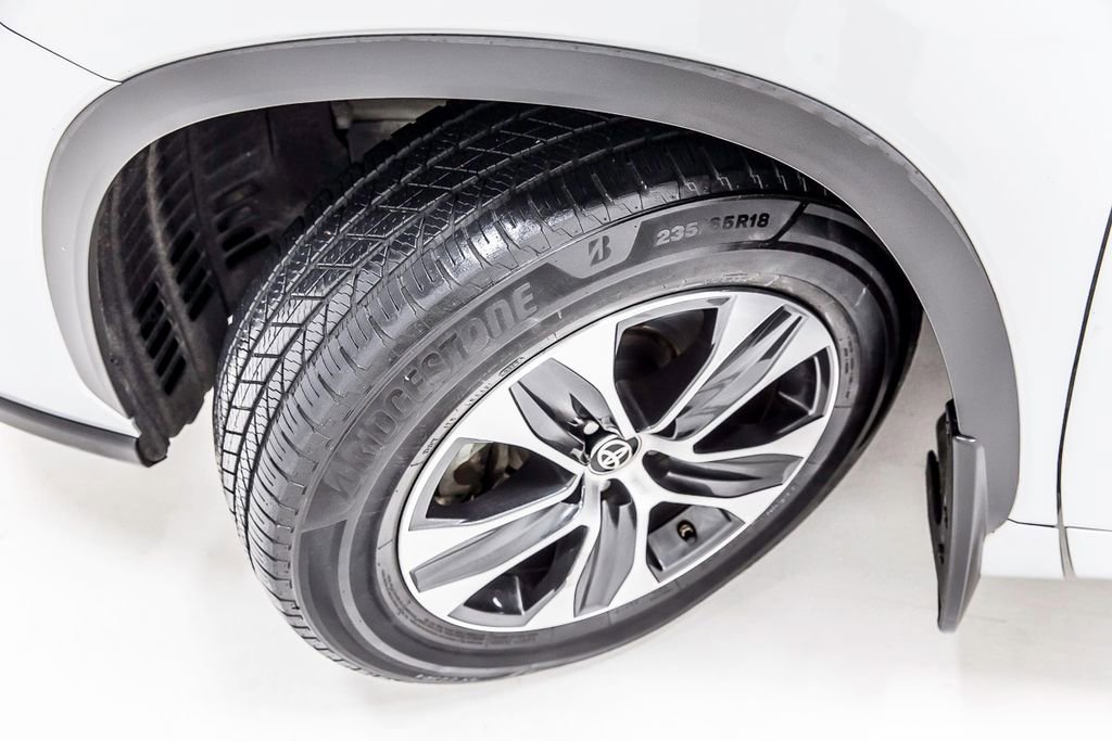 Used 2021 Toyota Highlander XLE image 11