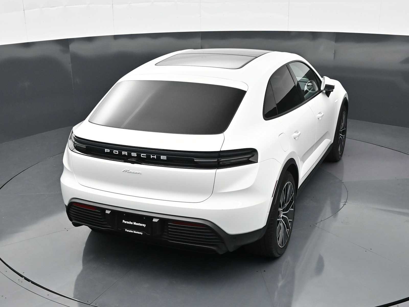 Certified 2025 Porsche Macan Electric RWD image 32