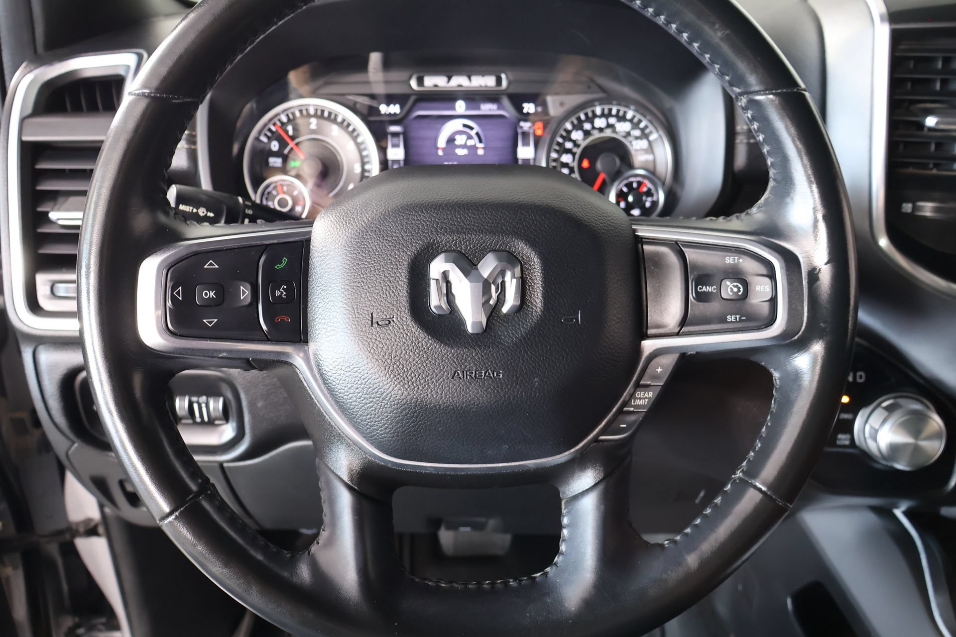 Used 2022 RAM 1500 Laramie AWD/4WD image 3