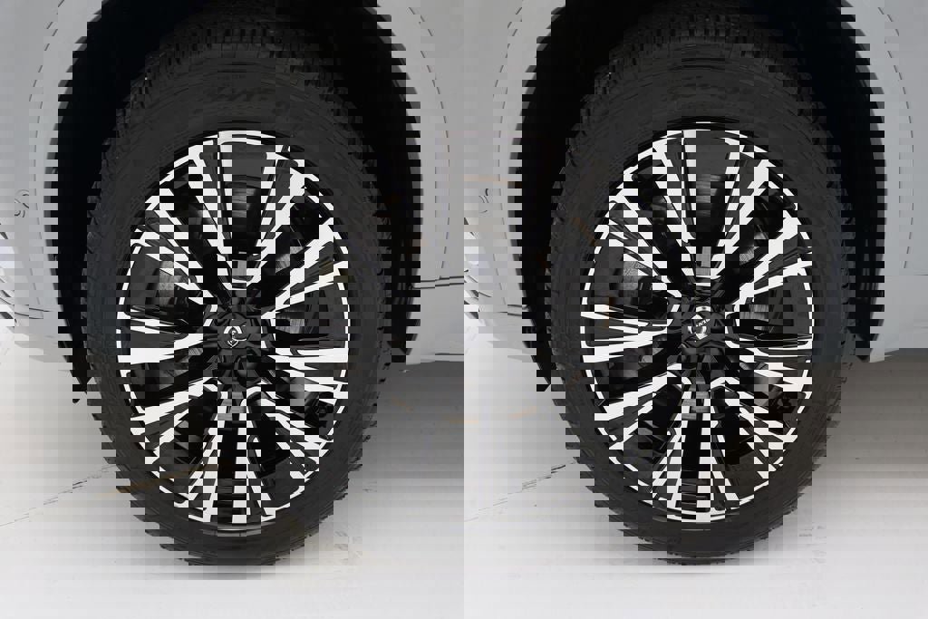 Used 2024 Volvo XC90 T8 Plus w/ Protection Package Premier image 9