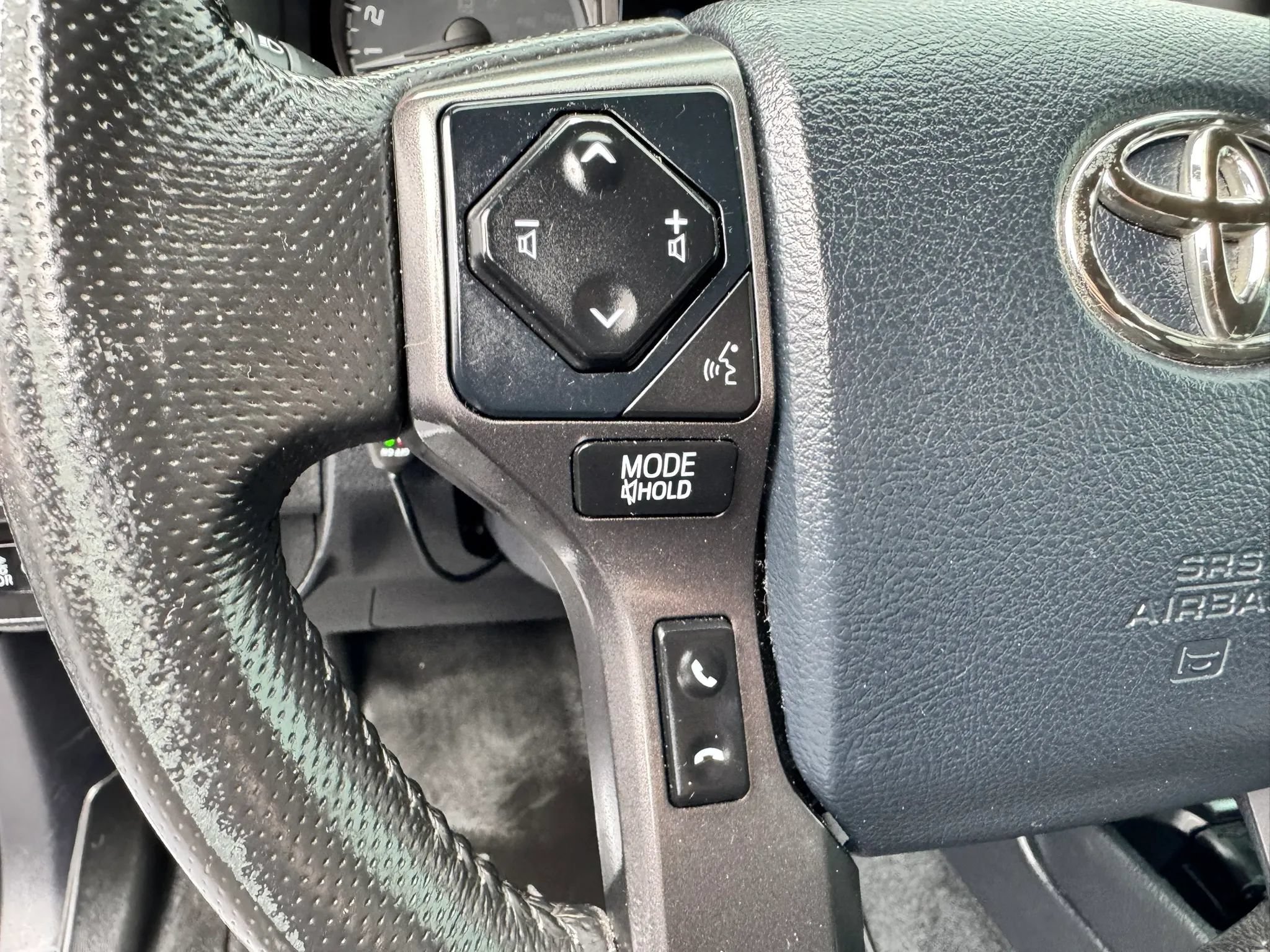 Used 2018 Toyota Tacoma TRD Off-Road w/ Technology Package AWD/4WD image 22