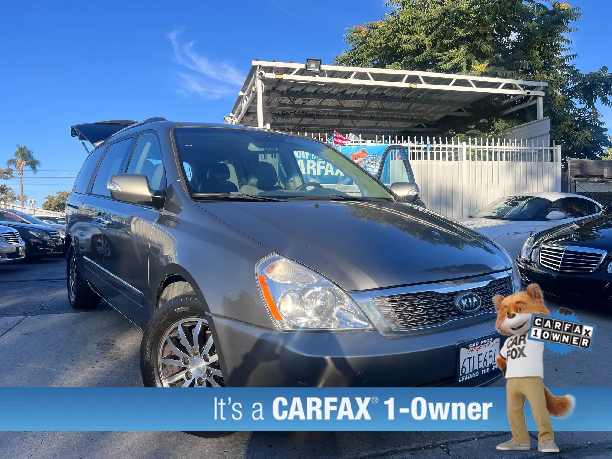 Used 2012 Kia Sedona EX w/ Luxury Pkg image 3