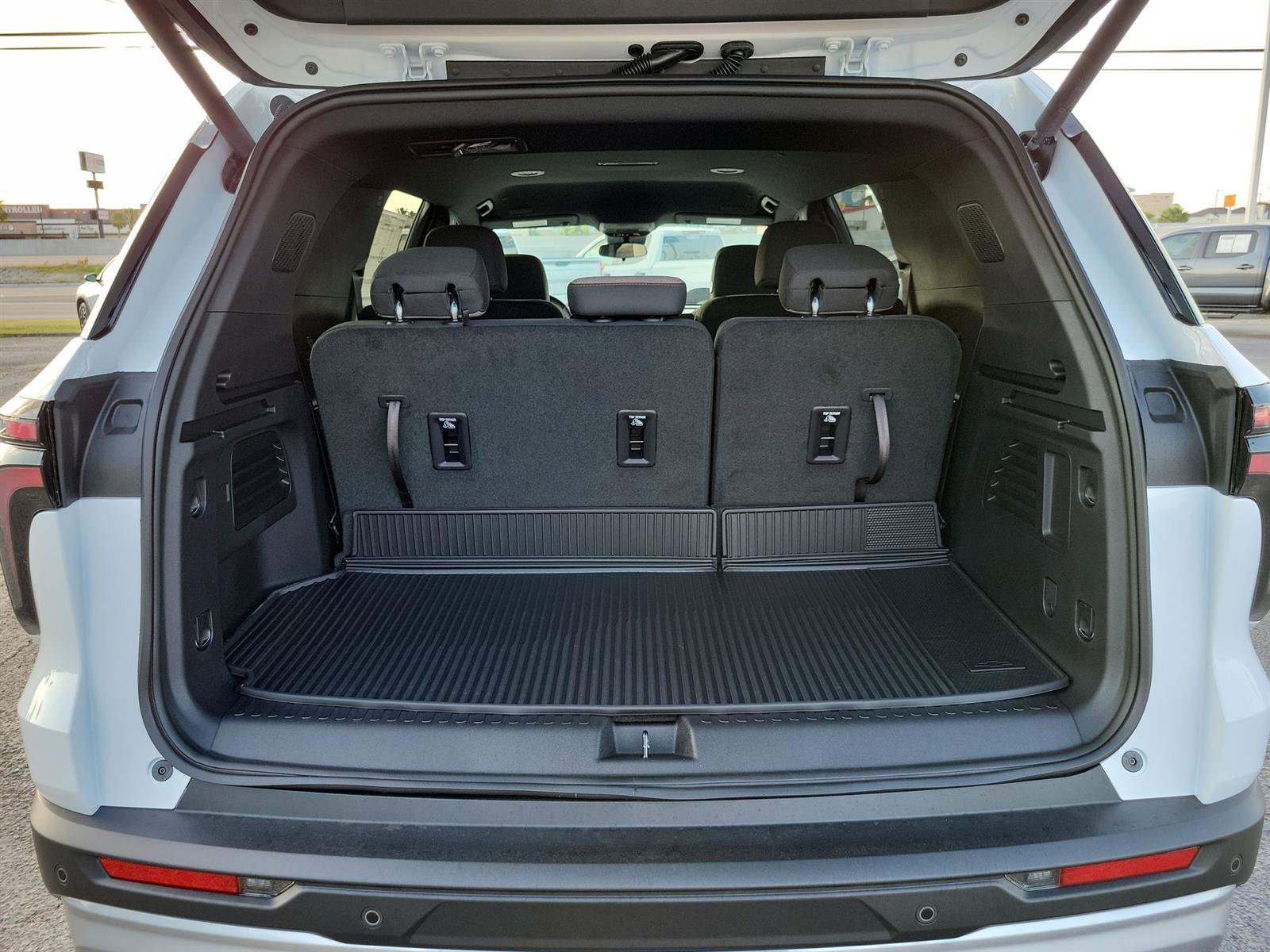 New 2025 Chevrolet Traverse LT w/ Enhanced Driving Package image 24