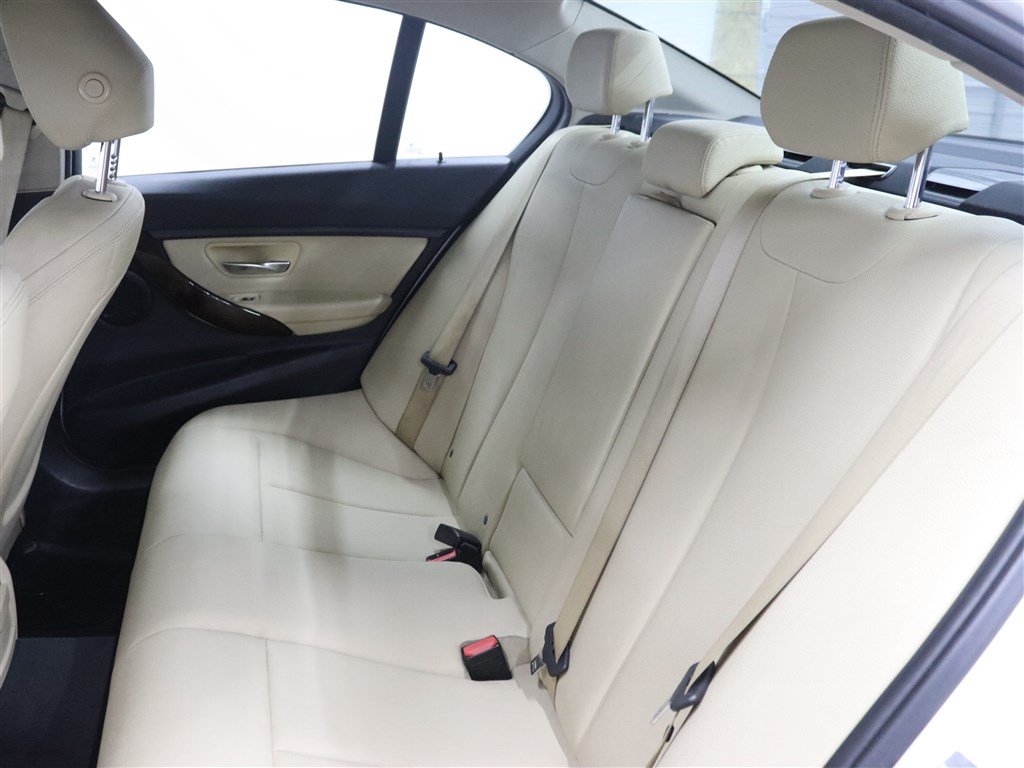 Used 2018 BMW 320i xDrive Sedan AWD/4WD image 10