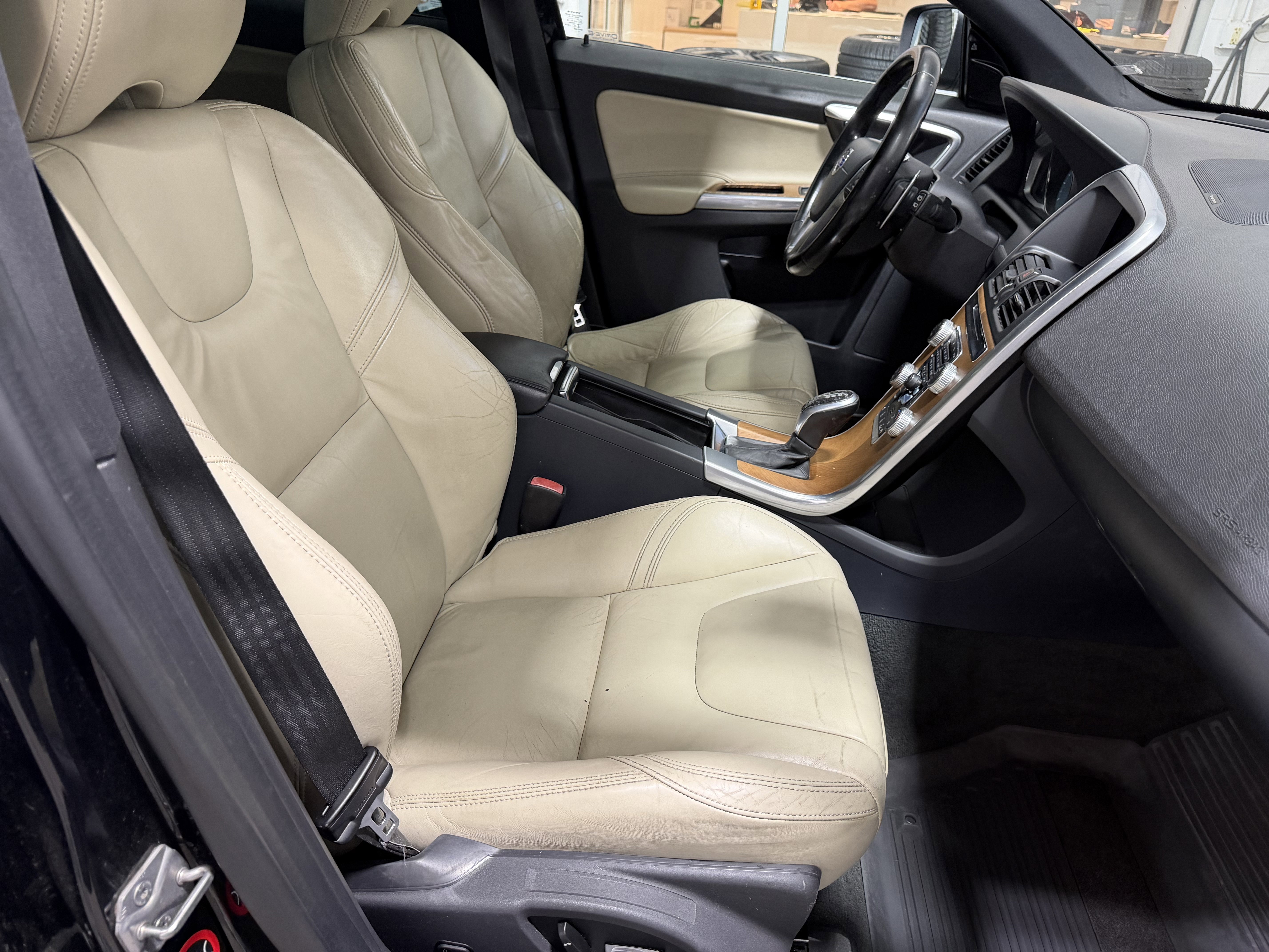 Used 2015 Volvo XC60 T6 Platinum FWD image 20