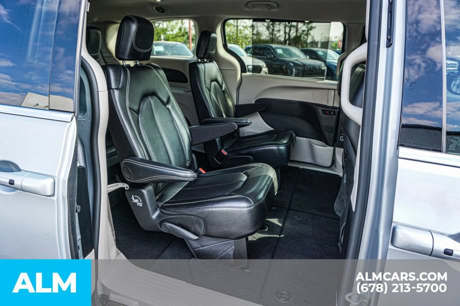 Used 2024 Chrysler Pacifica Touring-L FWD image 23
