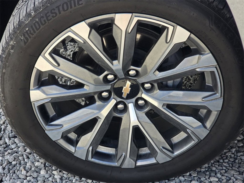 Used 2024 Chevrolet Suburban High Country image 32