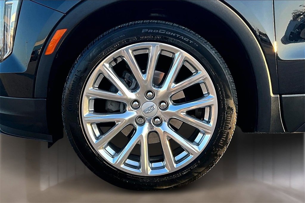 Used 2023 Cadillac XT4 Luxury w/ Cold Weather Package image 8