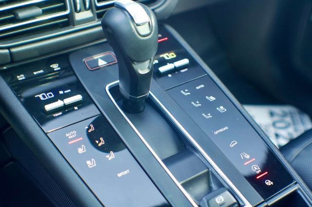 Used 2022 Porsche Macan AWD/4WD image 25
