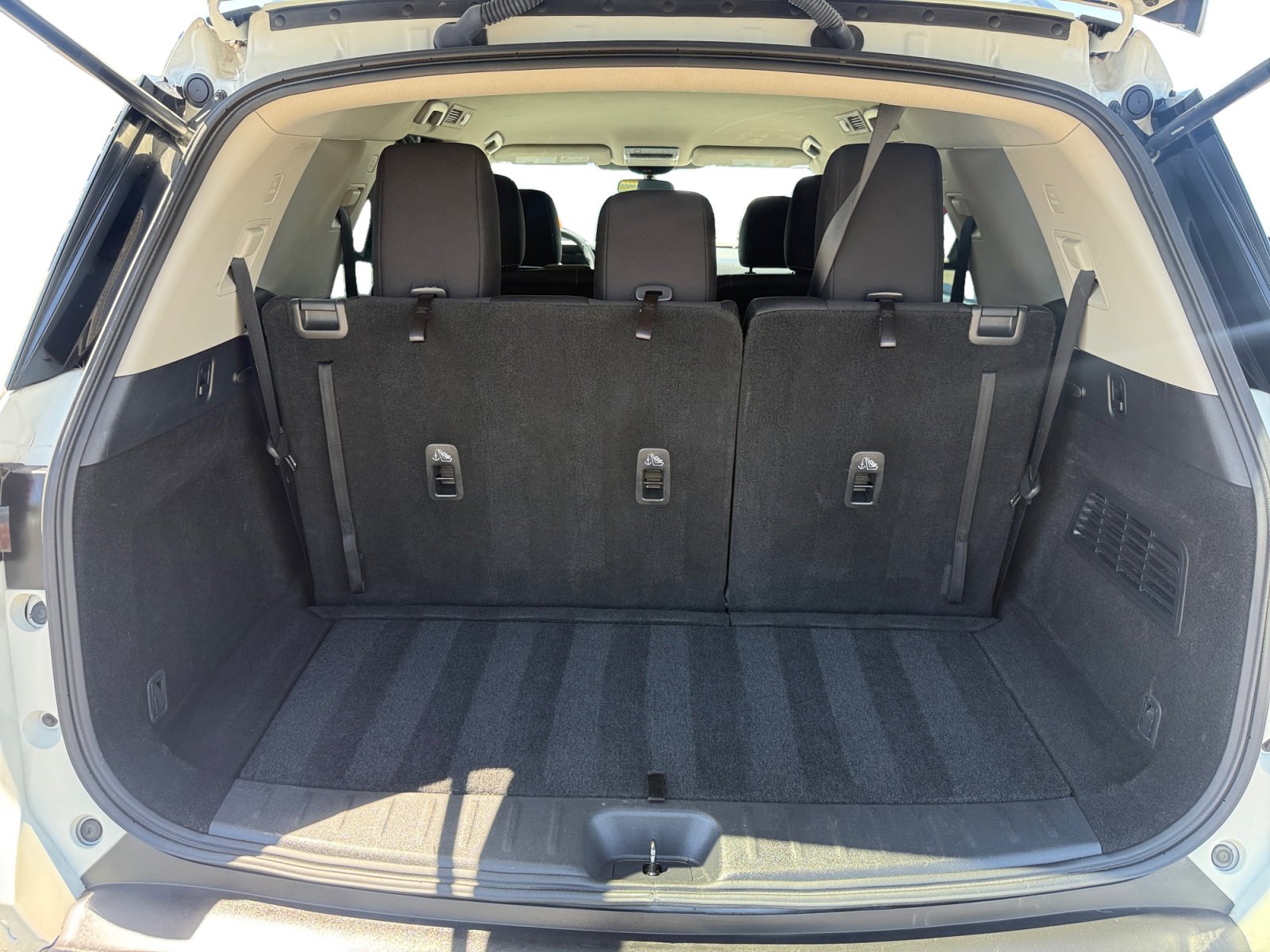 Used 2024 Nissan Pathfinder SV FWD image 17