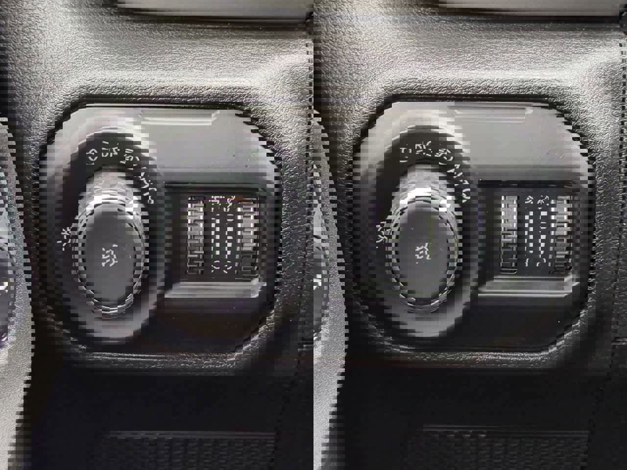 Used 2019 Jeep Wrangler Unlimited Sahara w/ LED Lighting Group image 18