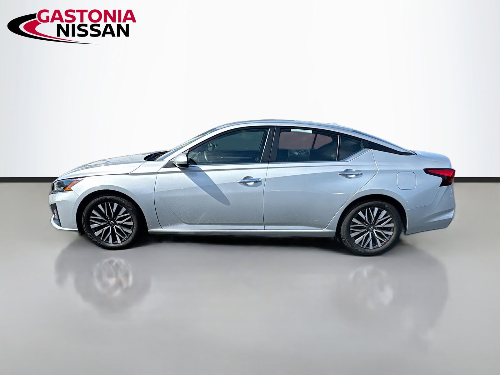 Used 2023 Nissan Altima 2.5 SV image 5