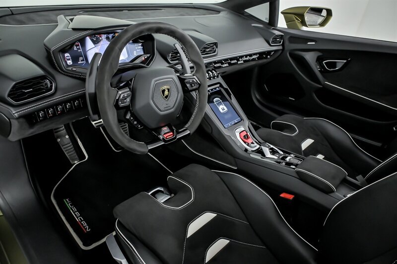 Used 2022 Lamborghini Huracan EVO RWD image 18