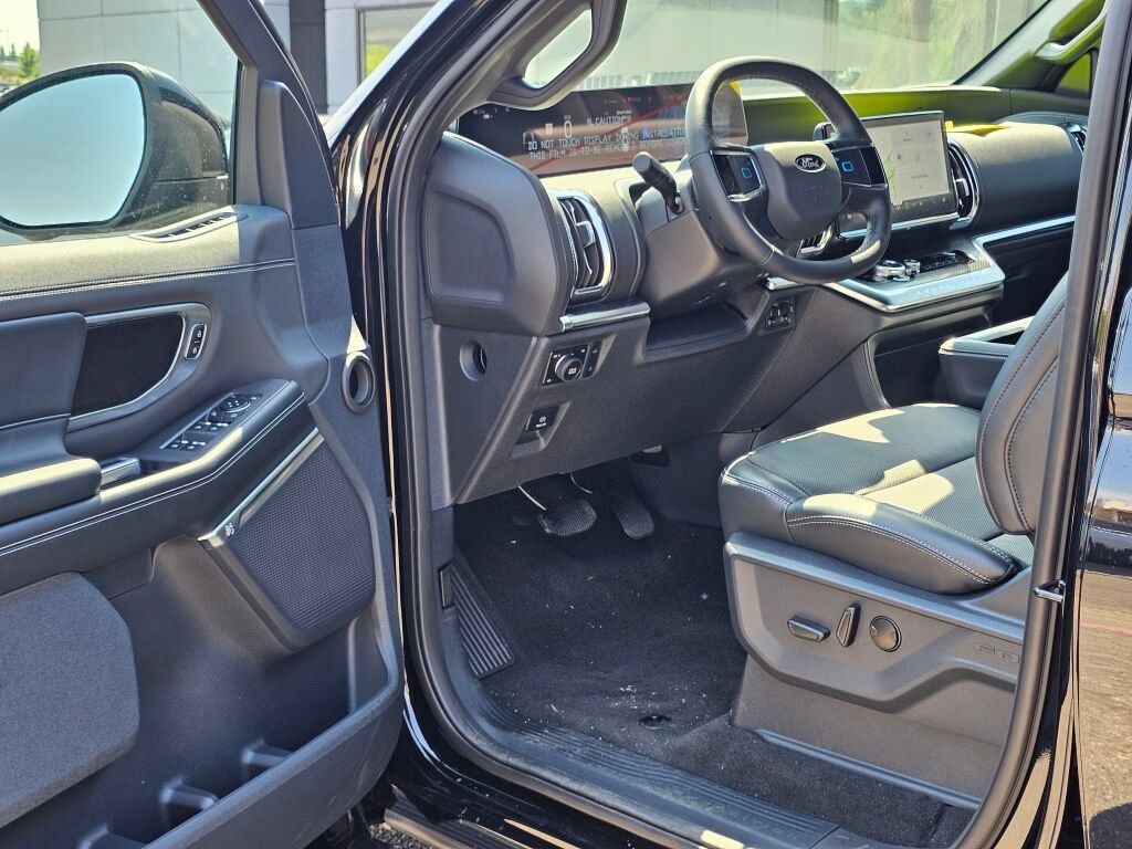 New 2026 Ford Expedition Max Platinum w/ Stealth Performance Package AWD/4WD image 15
