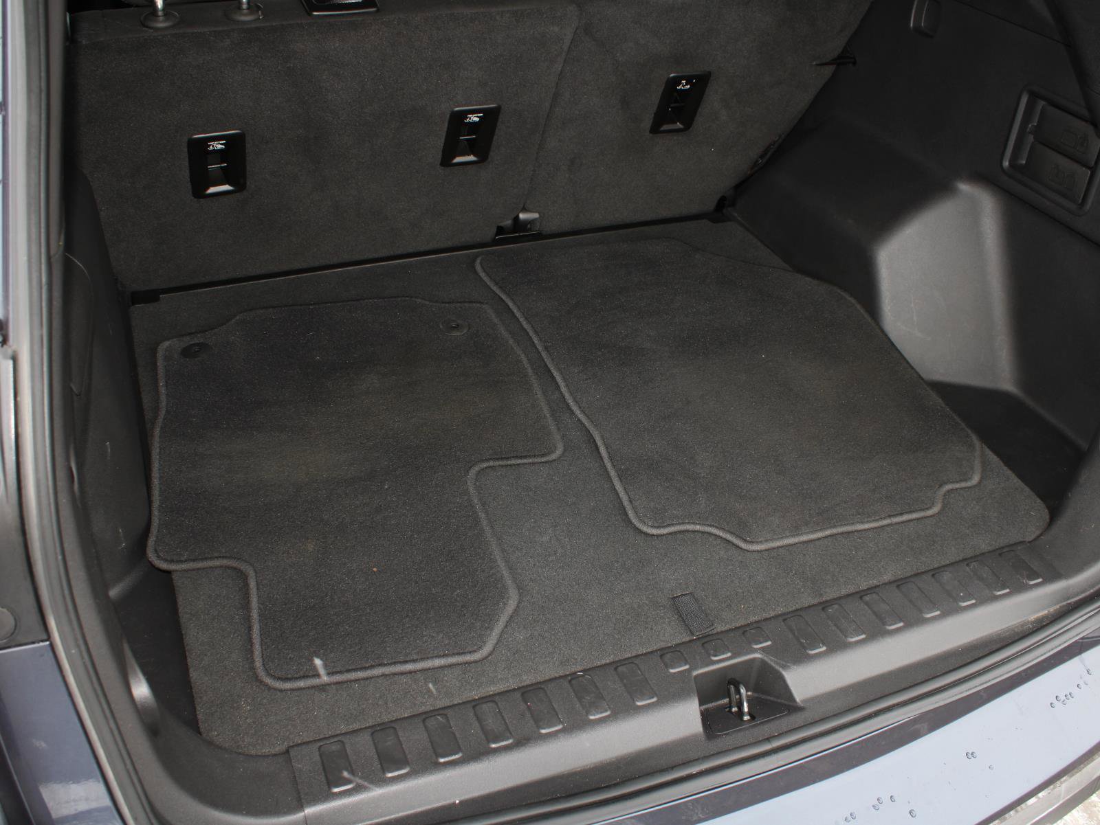 Used 2019 Chevrolet Equinox LT w/ Sun & Navigation Package image 8