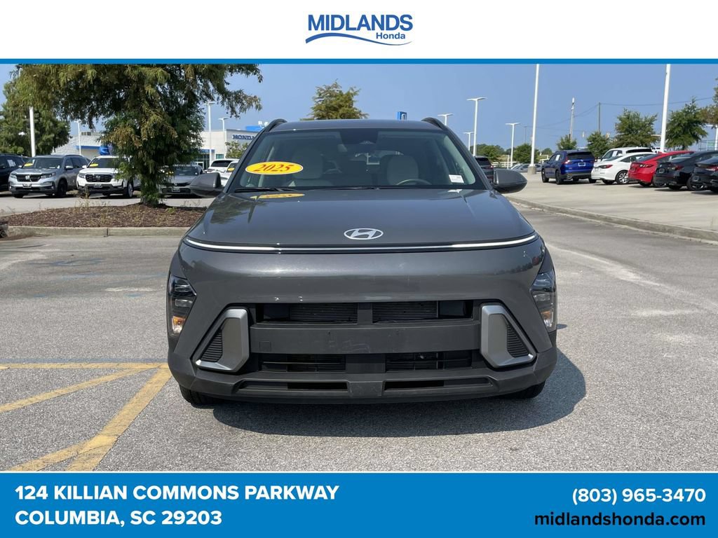Used 2025 Hyundai Kona SEL FWD image 2
