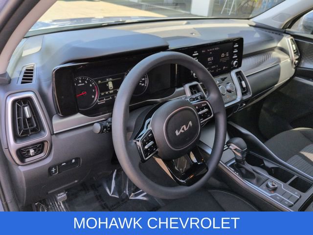Used 2023 Kia Sorento LX AWD/4WD image 10