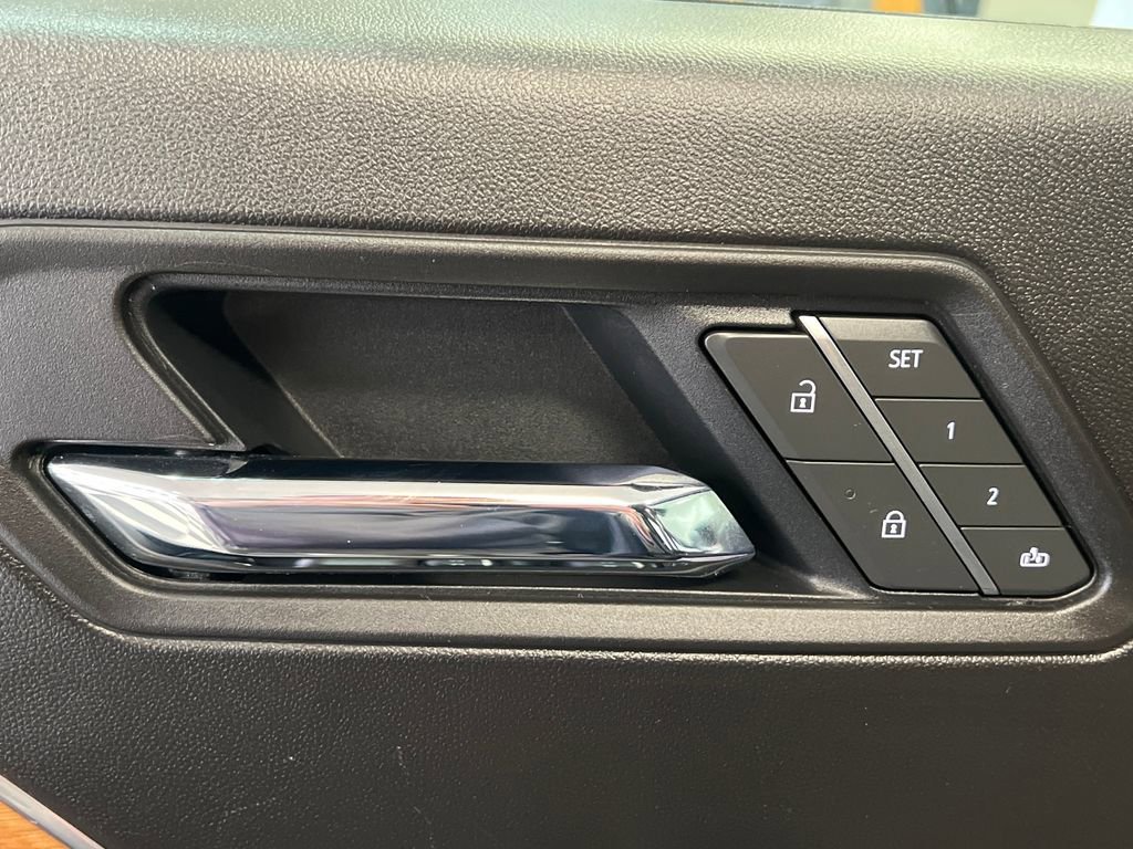 Used 2025 GMC Canyon Denali image 44