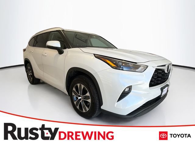 Certified 2025 Toyota Highlander XLE FWD image 1