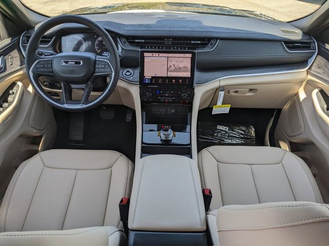New 2025 Jeep Grand Cherokee Limited w/ Luxury Tech Group II RWD image 15