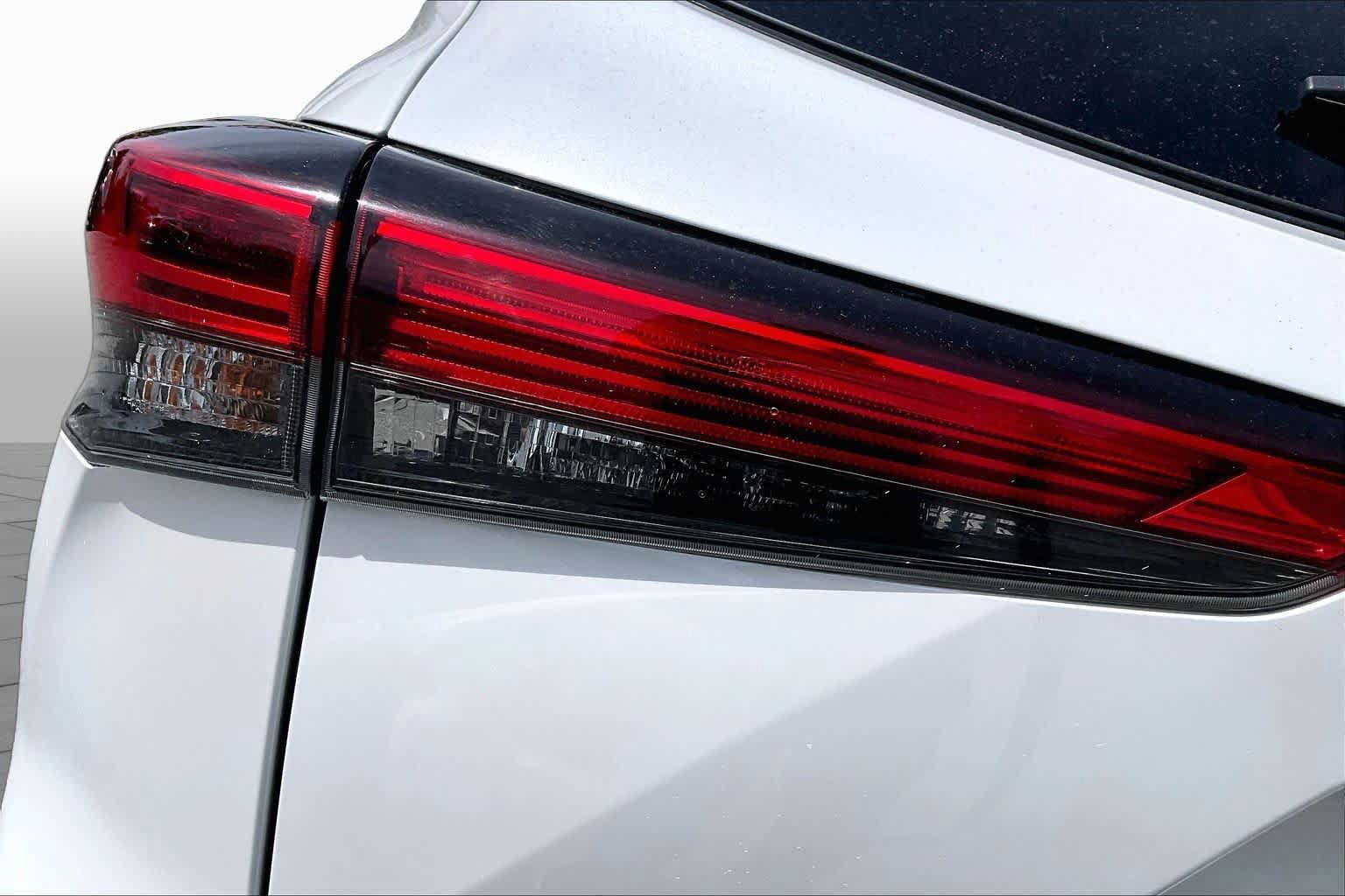 Used 2023 Toyota Highlander XLE FWD image 29