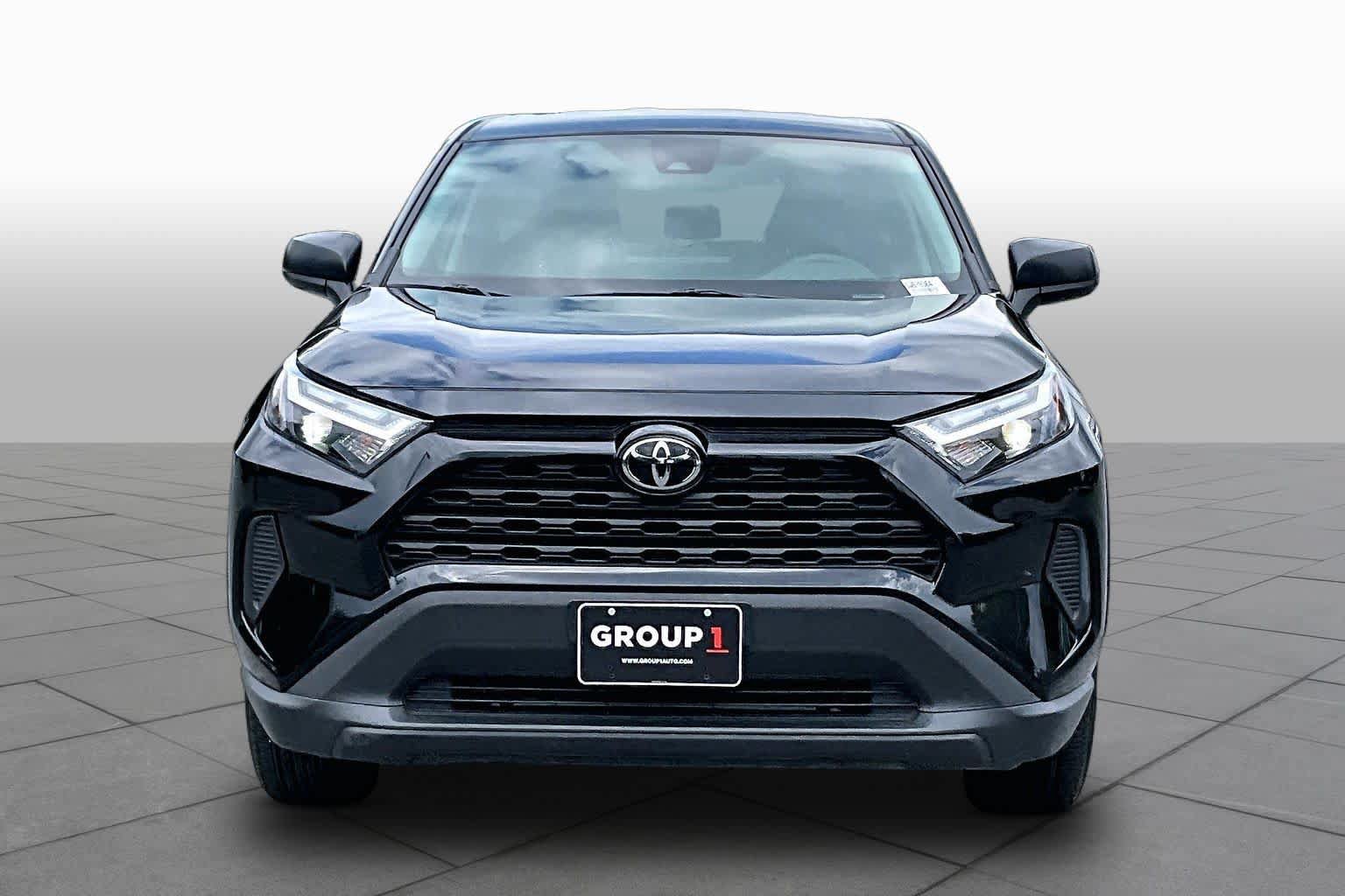Used 2025 Toyota RAV4 LE AWD/4WD image 4