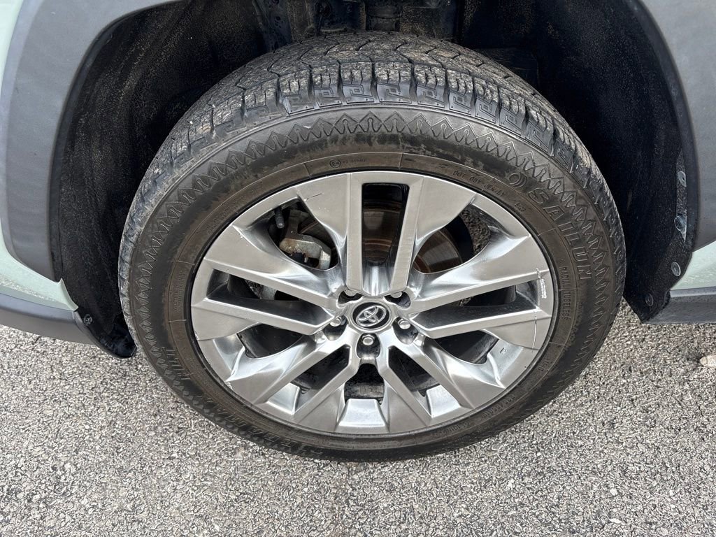 Used 2020 Toyota RAV4 XLE Premium image 26