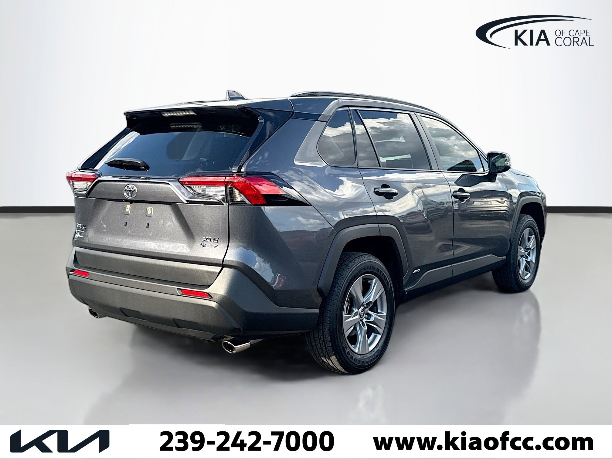Used 2025 Toyota RAV4 XLE w/ Convenience Package image 6