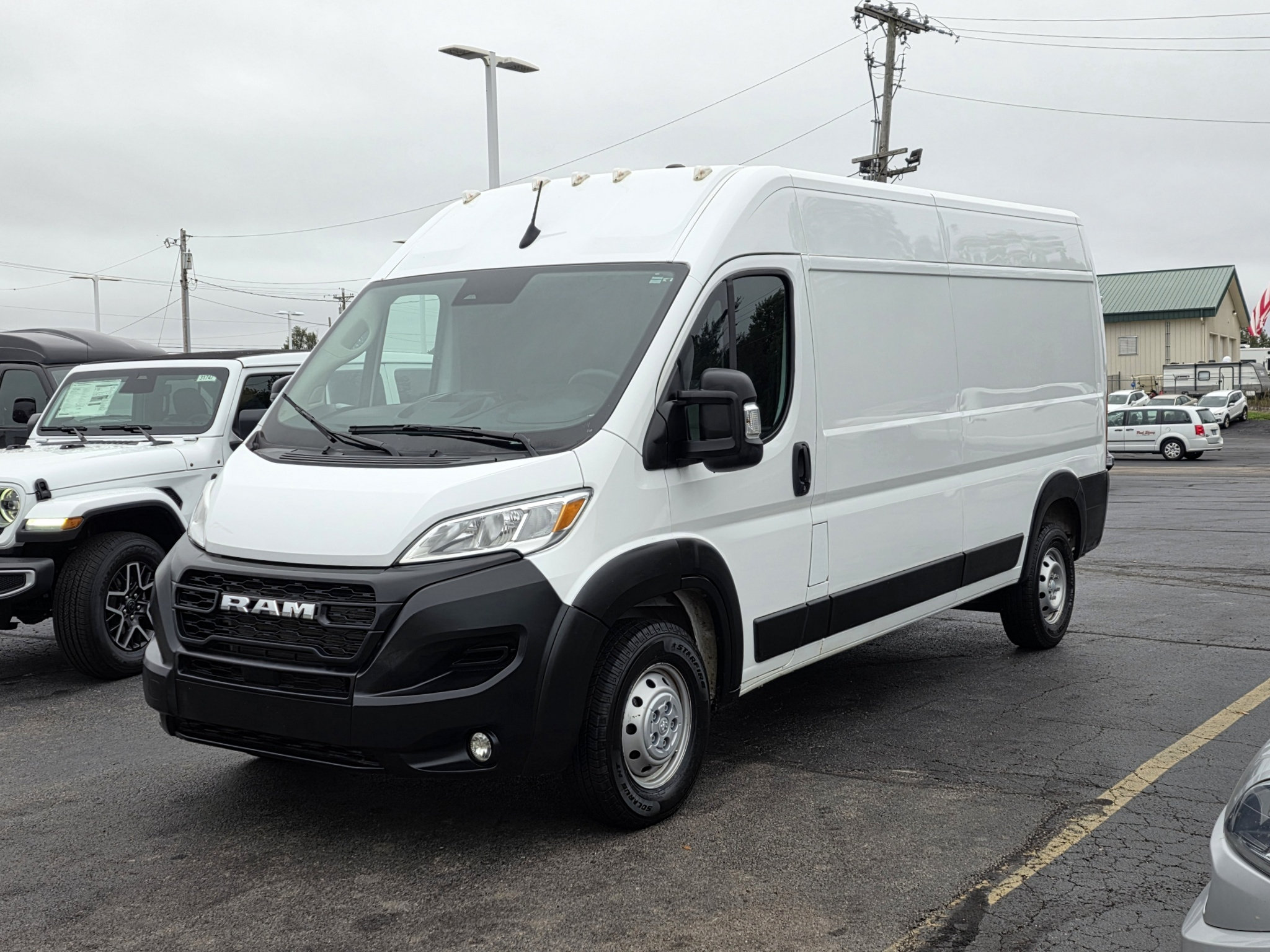 Used 2025 RAM ProMaster 2500 w/ Convenience Group FWD image 8