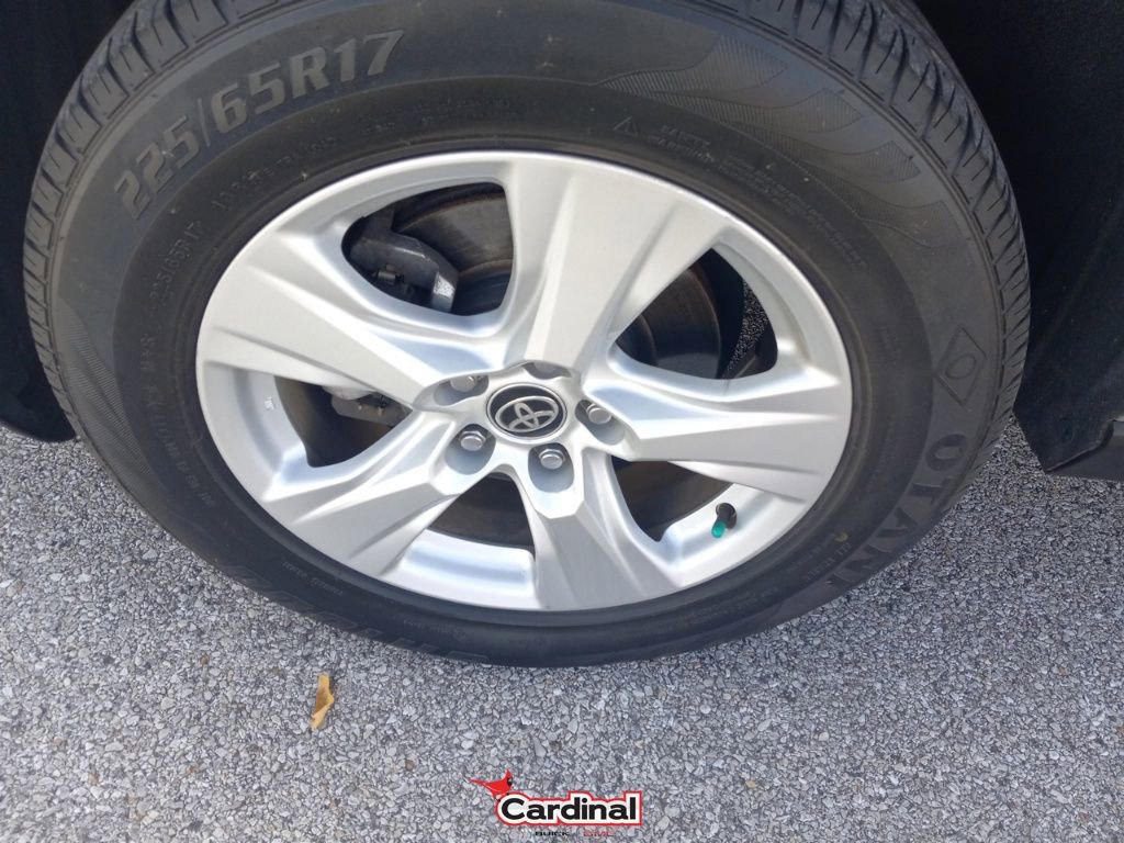 Used 2021 Toyota RAV4 XLE image 15