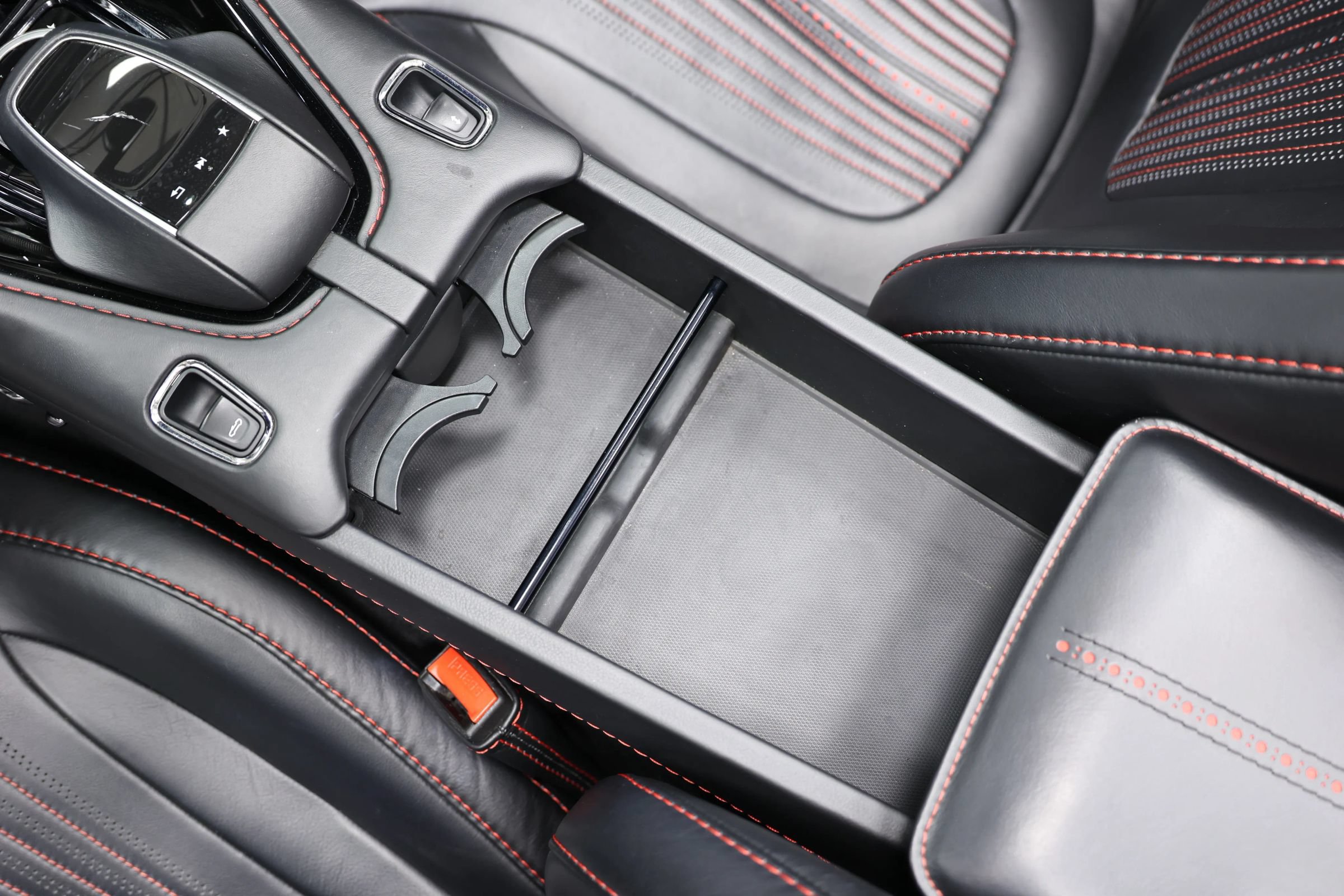 Used 2019 Aston Martin DB11 Volante RWD image 48