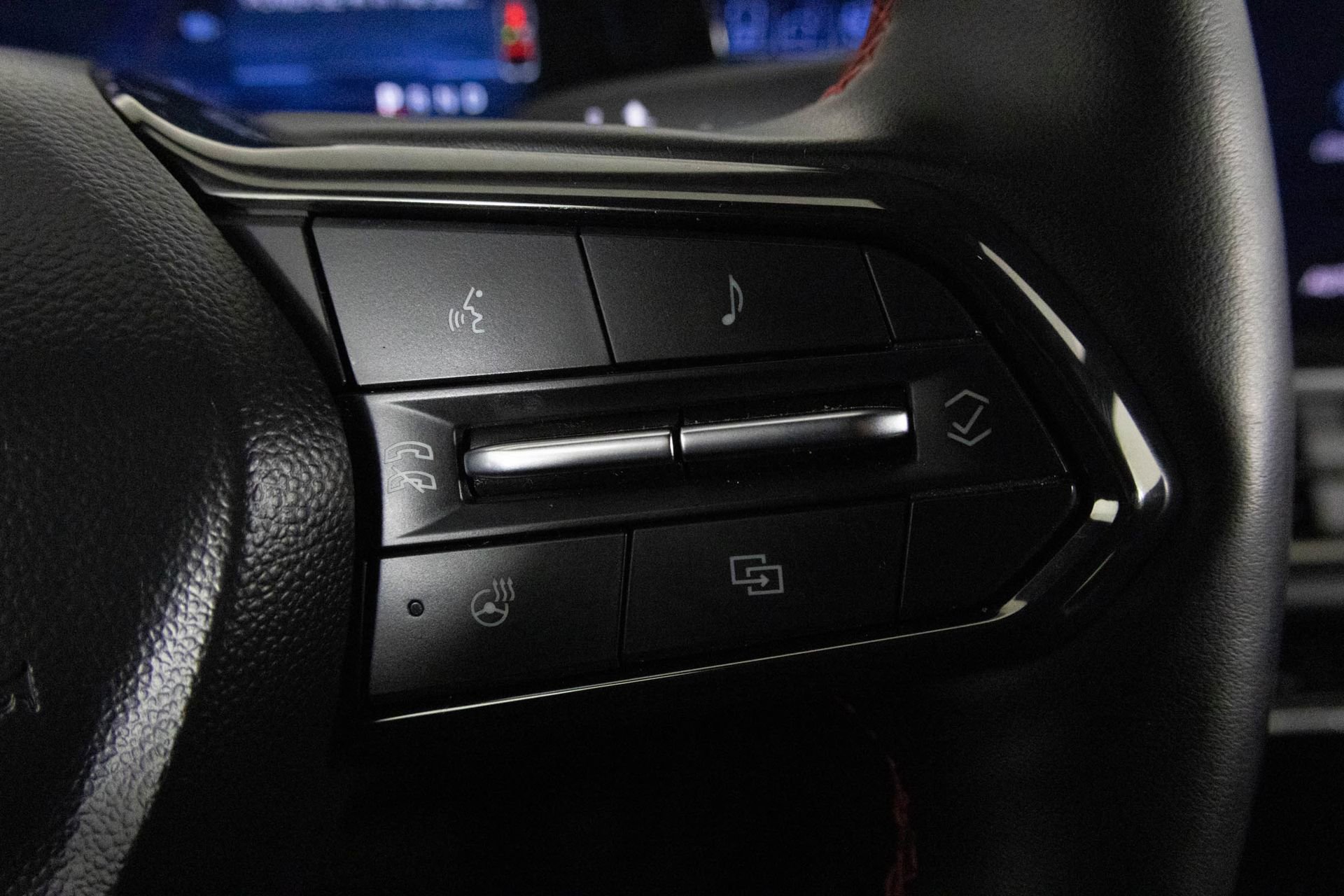 Certified 2024 Chevrolet Equinox EV RS image 29