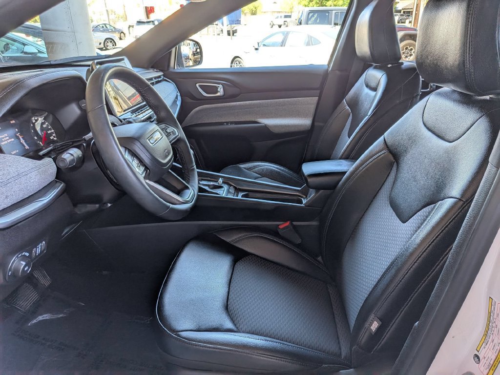 Used 2025 Jeep Compass Latitude w/ Sun & Sound Group AWD/4WD image 15