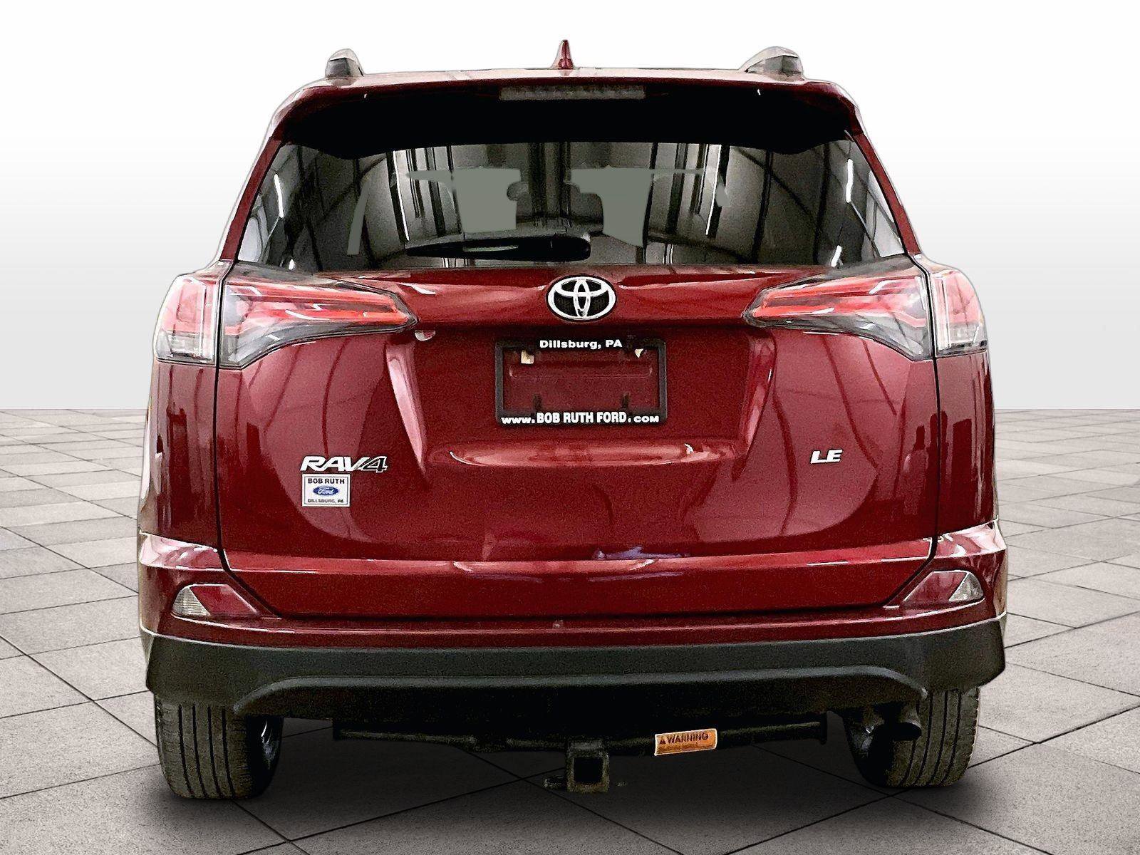 Used 2018 Toyota RAV4 LE FWD image 4