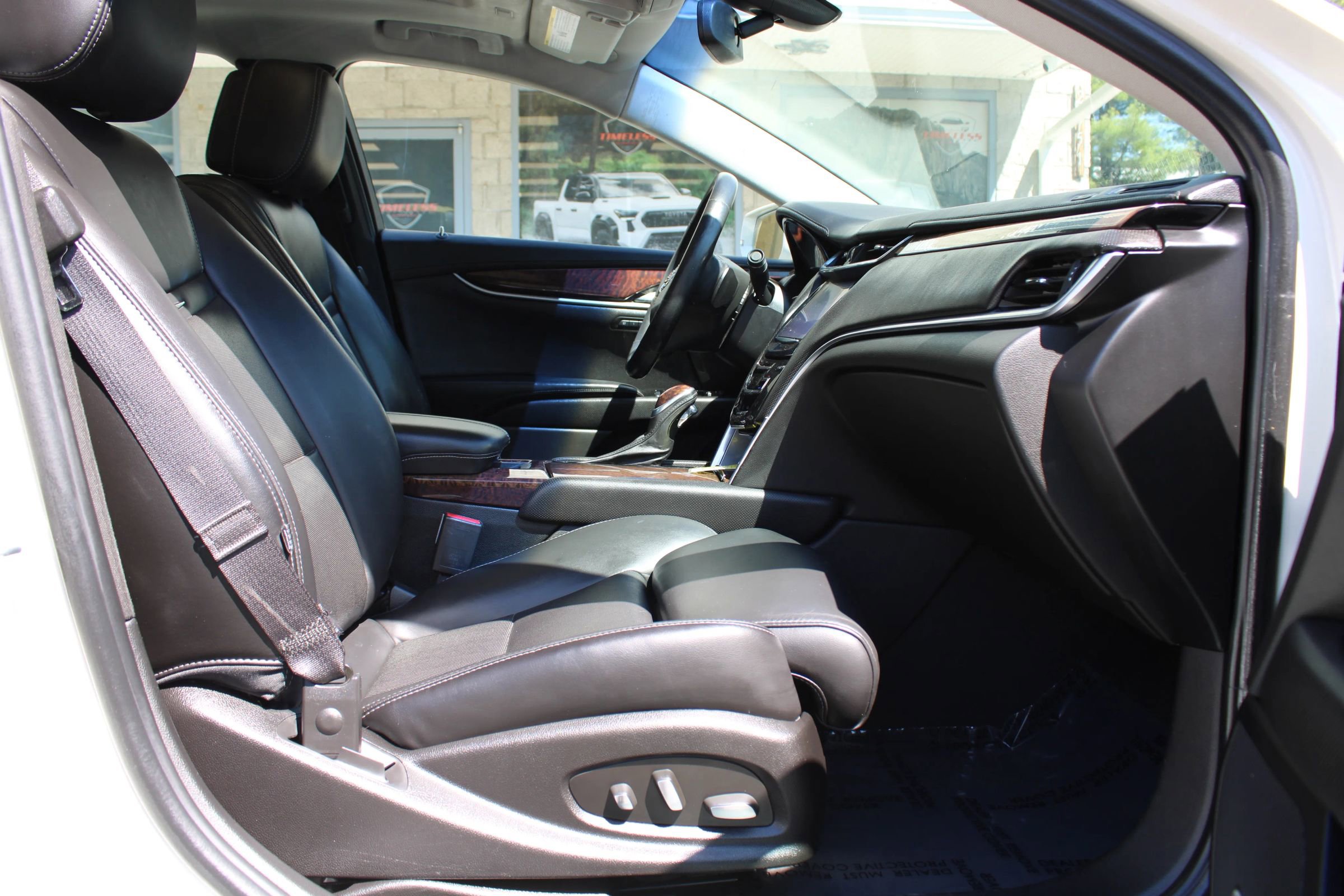 Used 2013 Cadillac XTS Luxury image 7