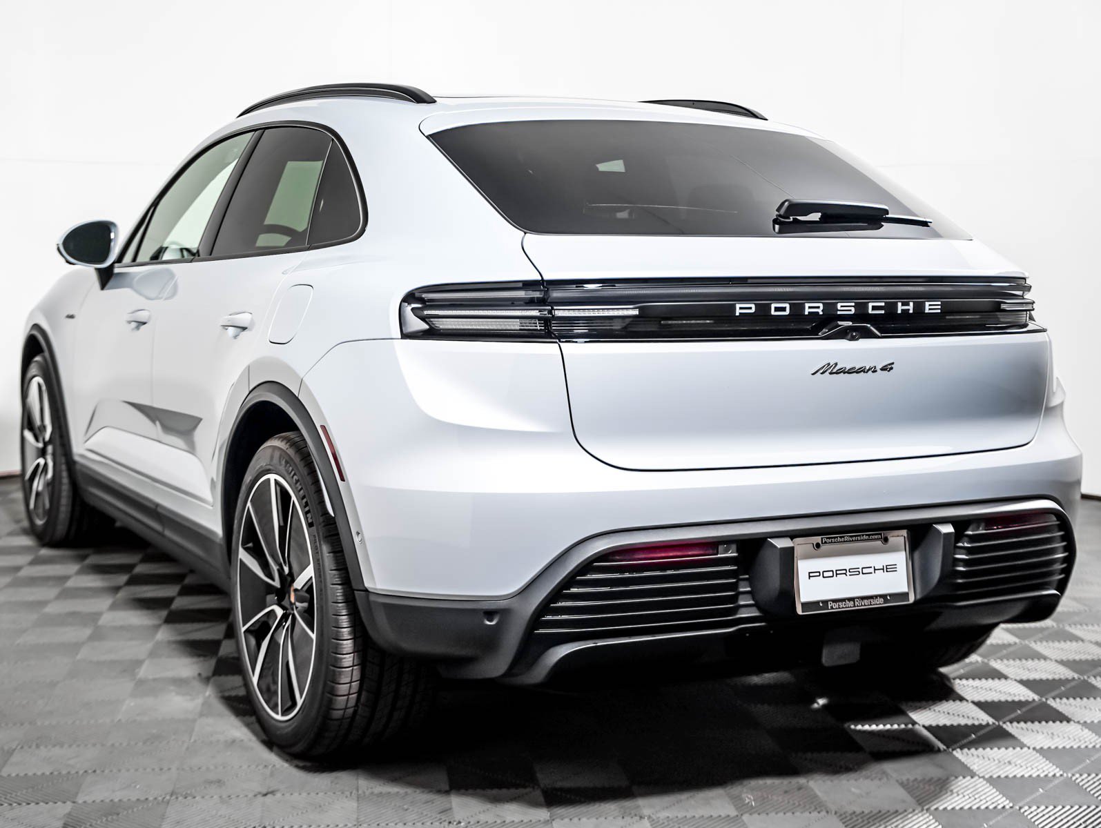 New 2026 Porsche Macan 4 Electric AWD/4WD image 3