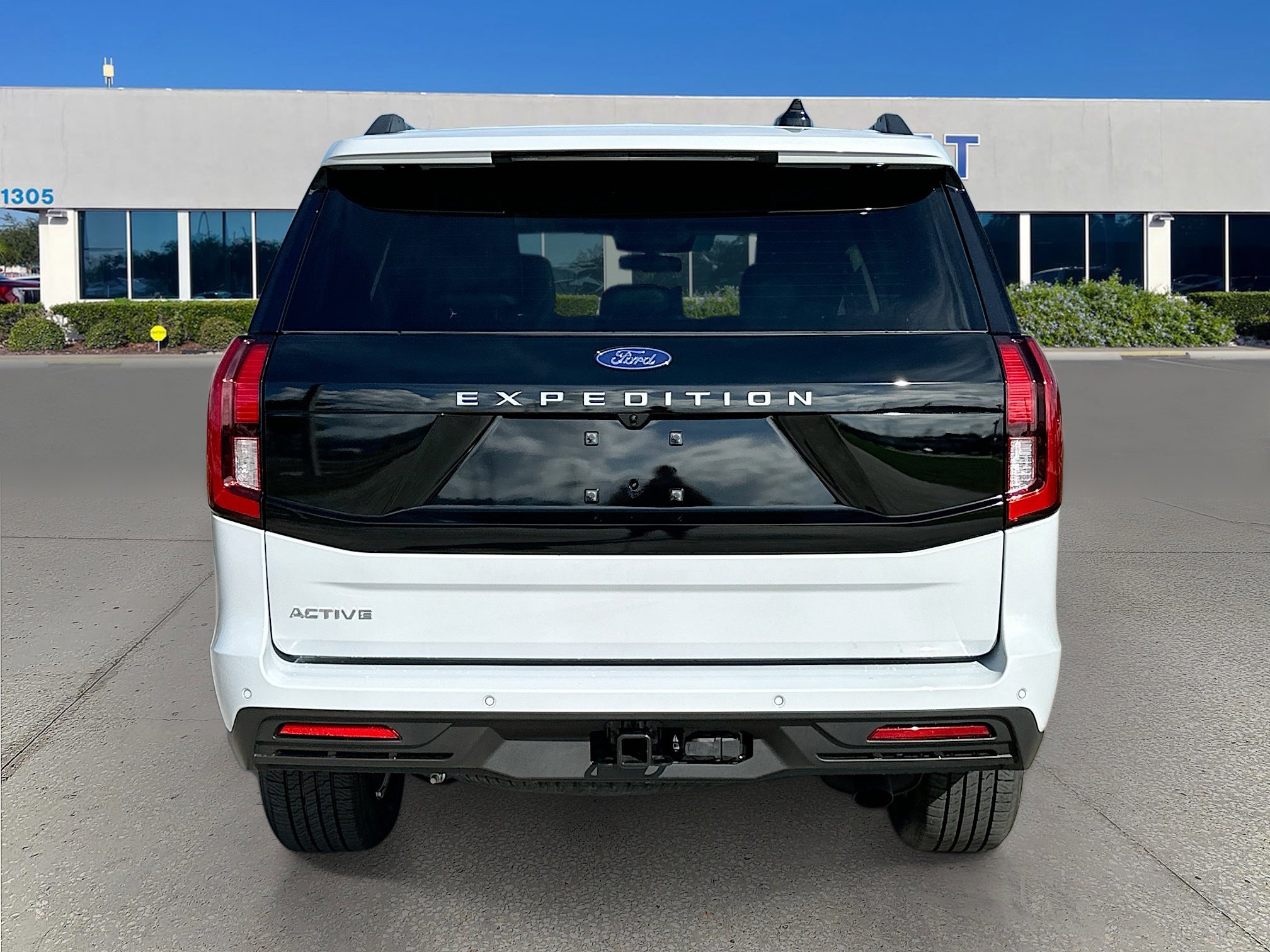 New 2025 Ford Expedition Active image 5
