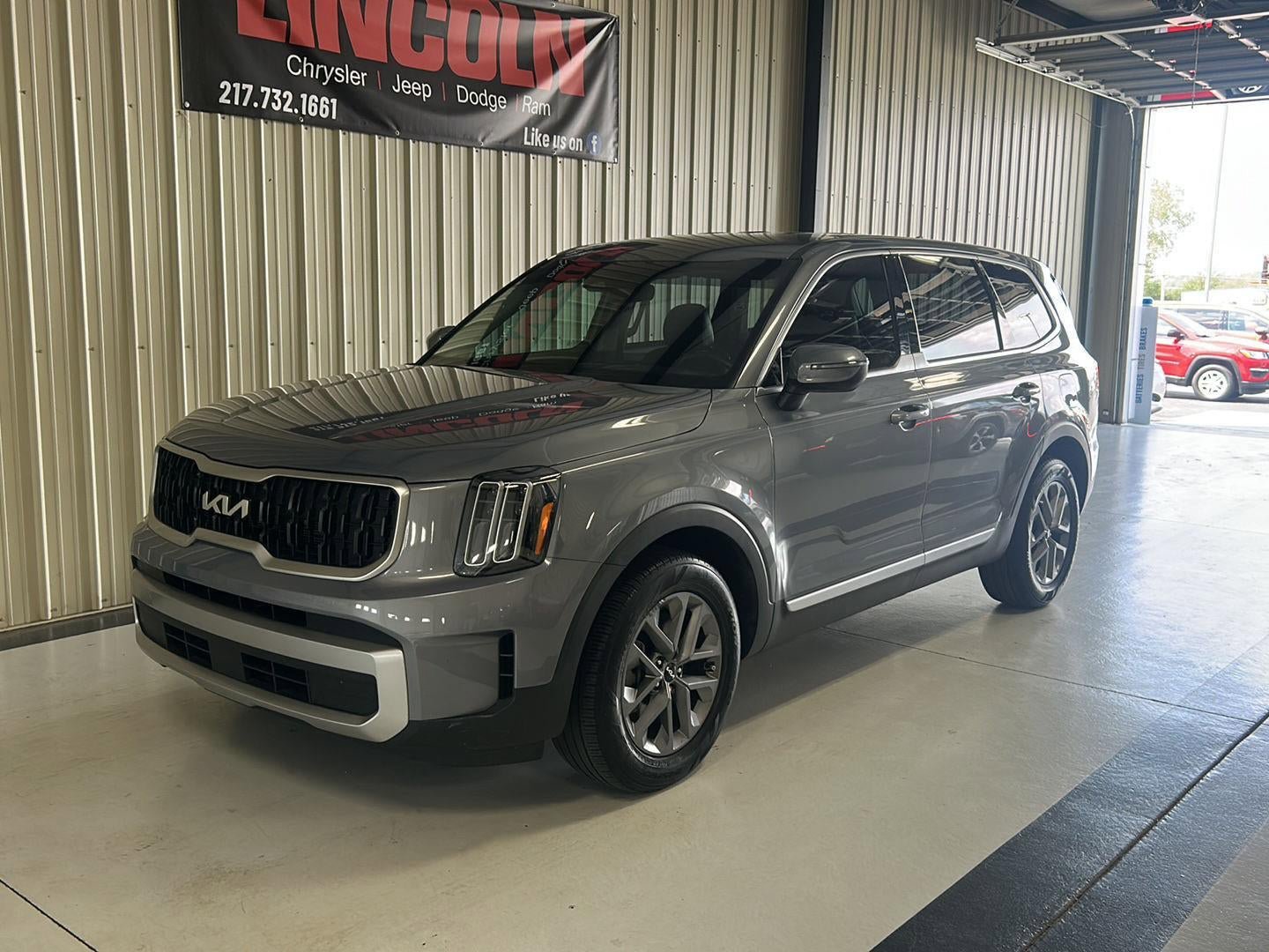 Used 2023 Kia Telluride LX FWD image 7
