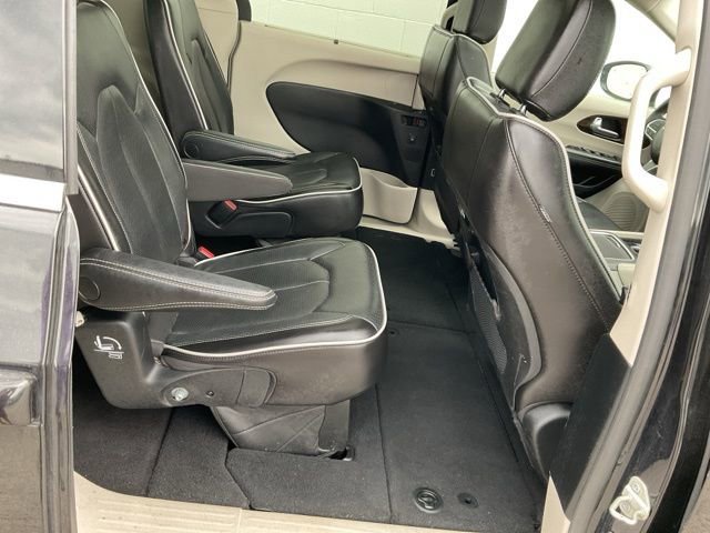 Used 2023 Chrysler Pacifica Limited image 16