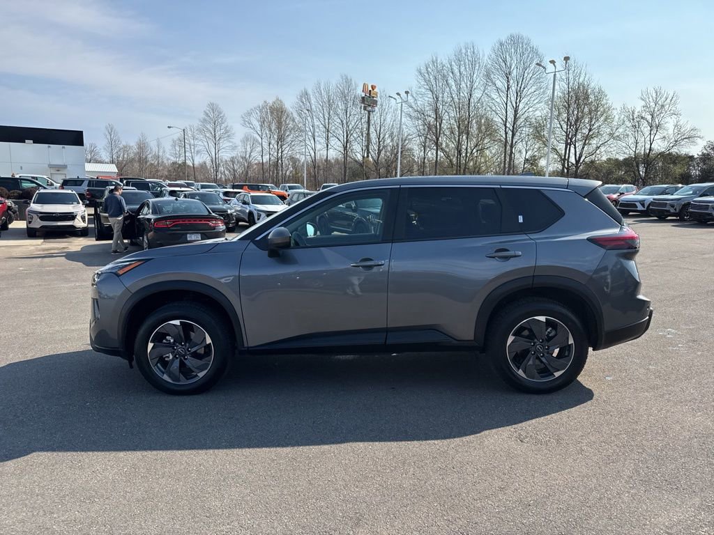 Used 2025 Nissan Rogue SV FWD image 2