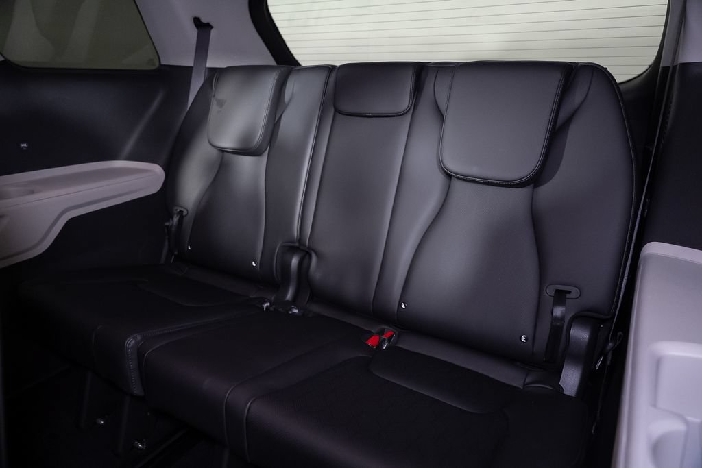 Used 2023 Kia Carnival LX FWD image 21