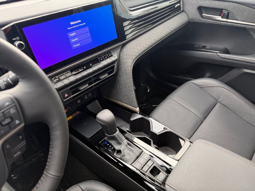 Used 2025 Toyota Camry XLE w/ Premium Plus Package AWD/4WD image 18