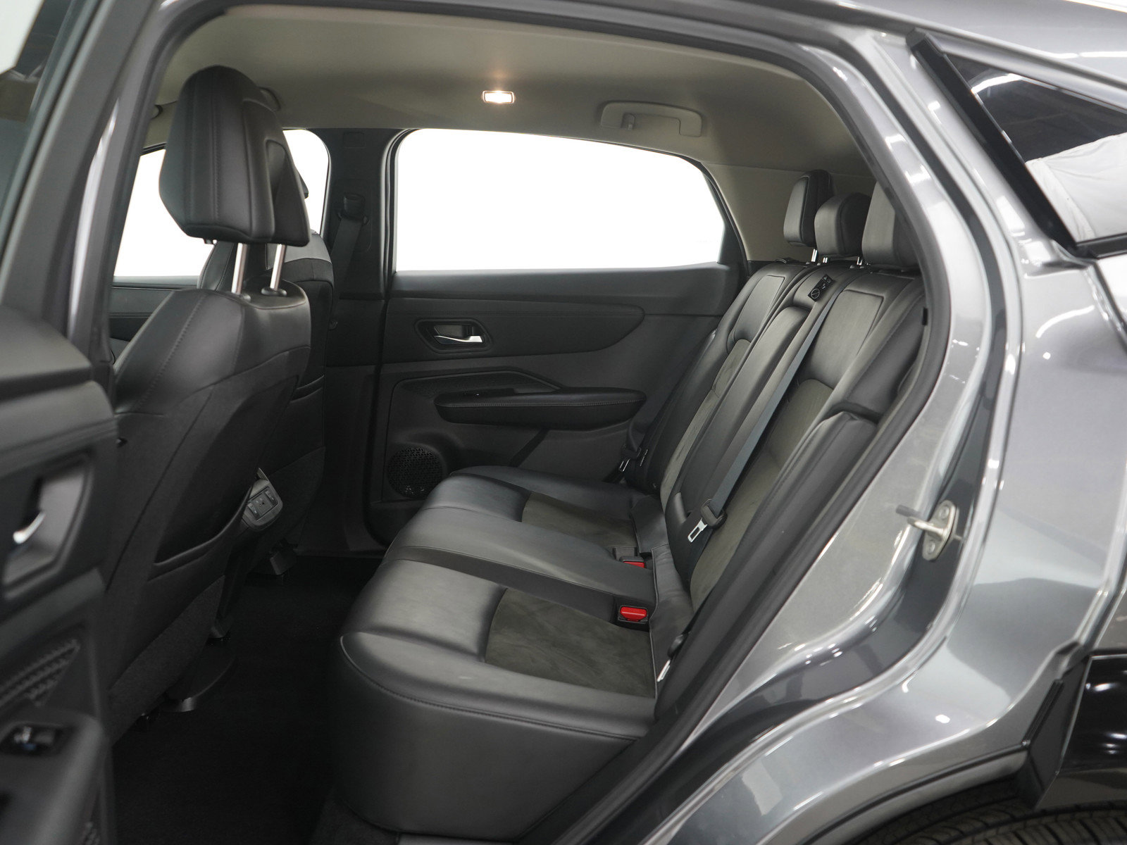 Used 2024 Nissan Ariya AWD image 16