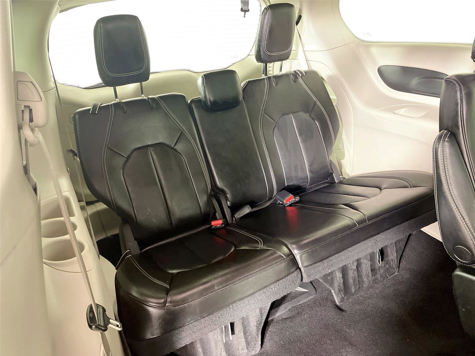 Used 2023 Chrysler Pacifica Touring-L image 25