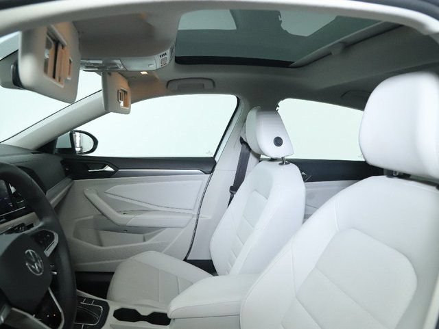 Used 2024 Volkswagen Jetta SE w/ Panoramic Sunroof Package FWD image 20