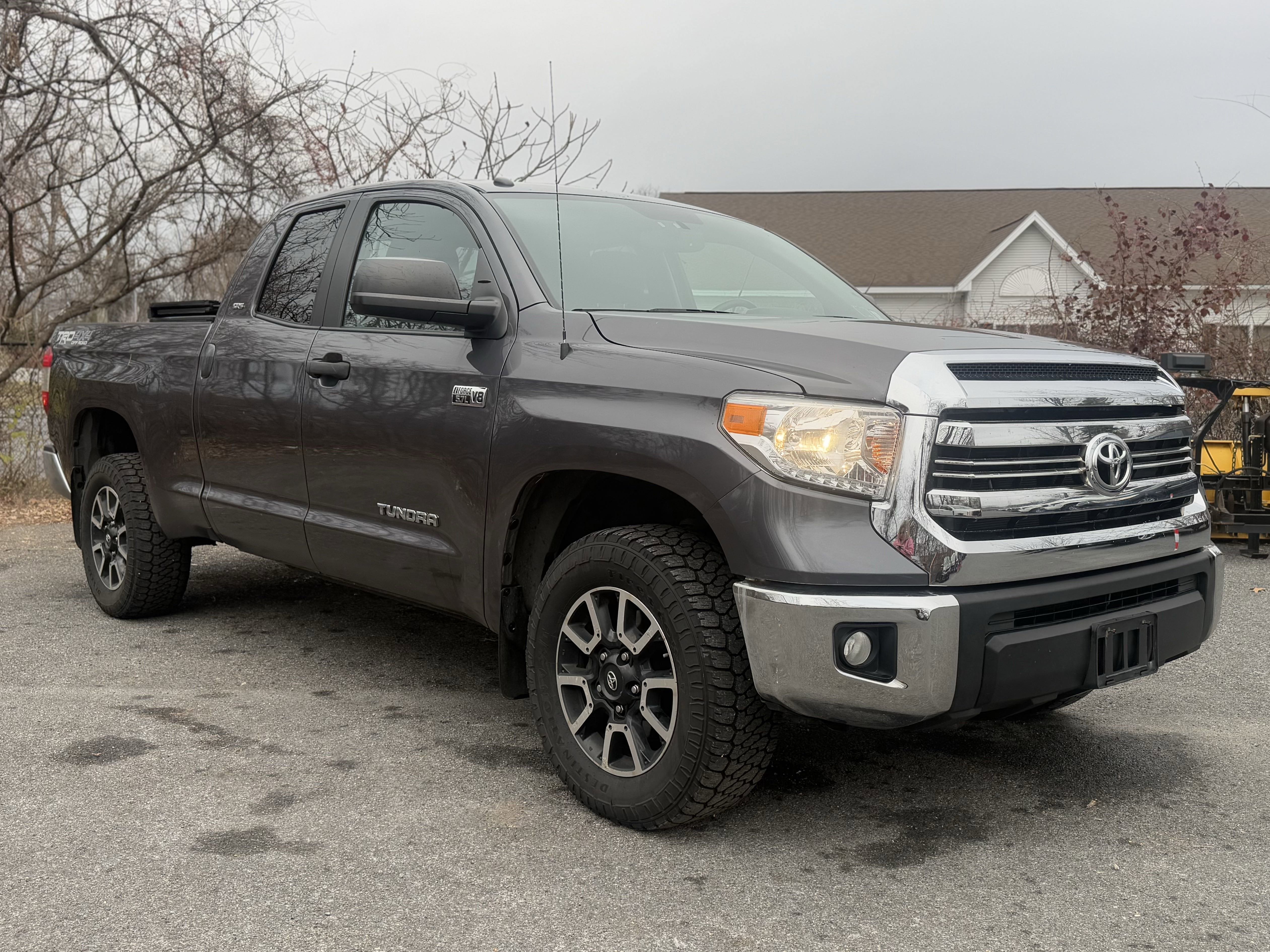 Used 2017 Toyota Tundra SR5 image 8