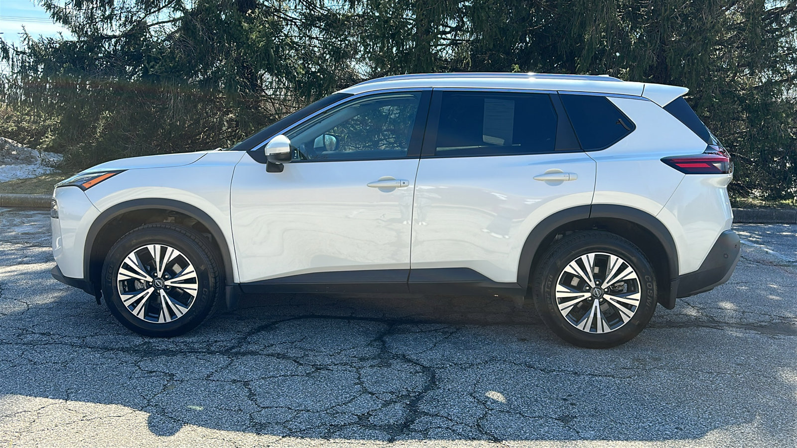 Certified 2022 Nissan Rogue SV w/ SV Premium Package image 27