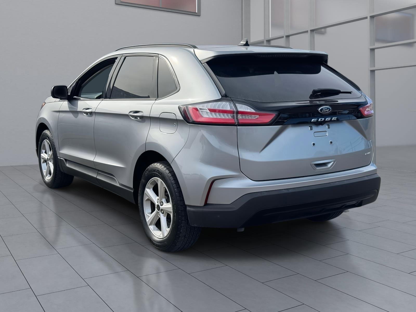 Certified 2024 Ford Edge SE image 5