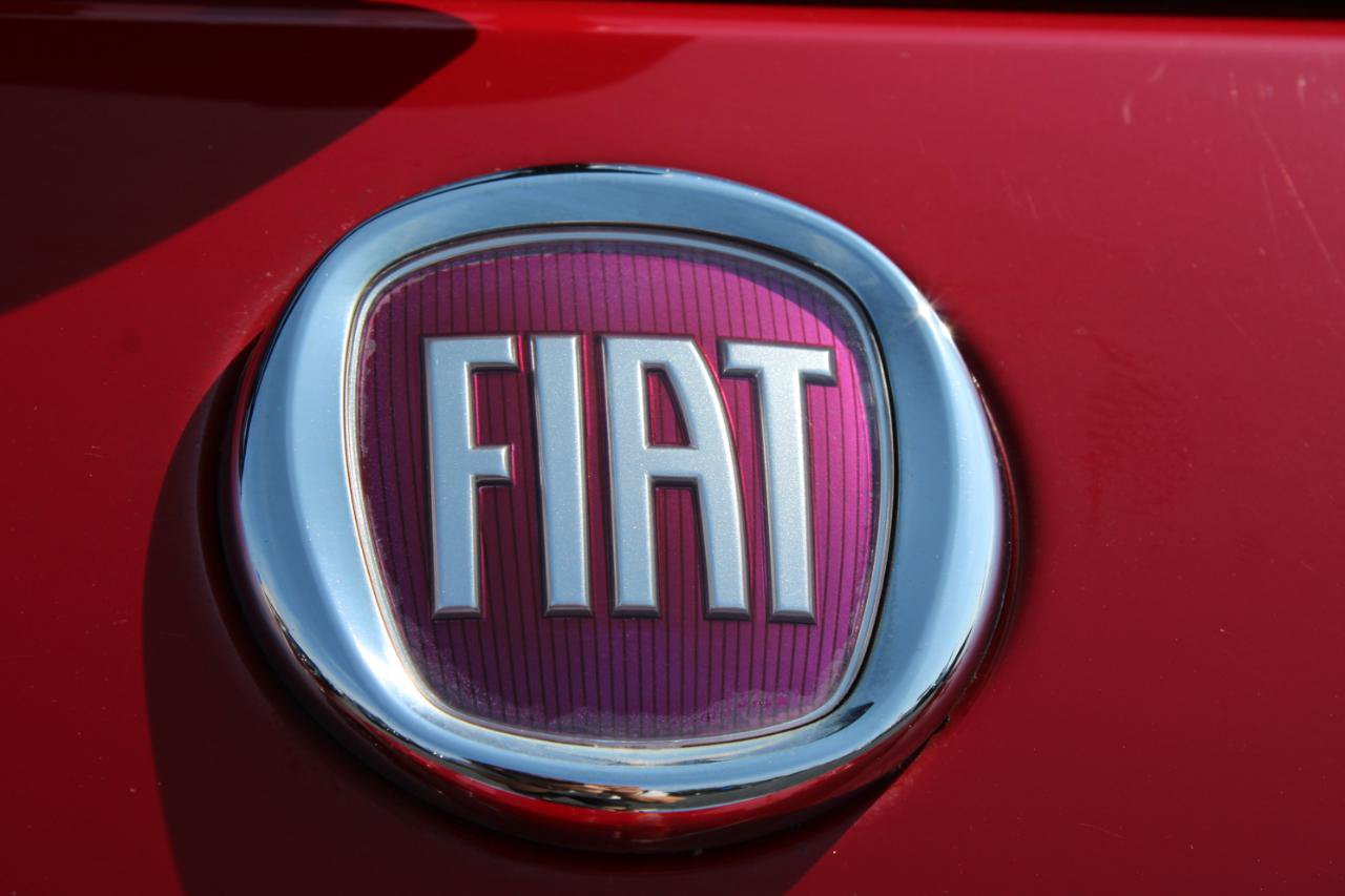 Used 2012 FIAT 500 Lounge w/ Luxury Leather Pkg FWD image 8