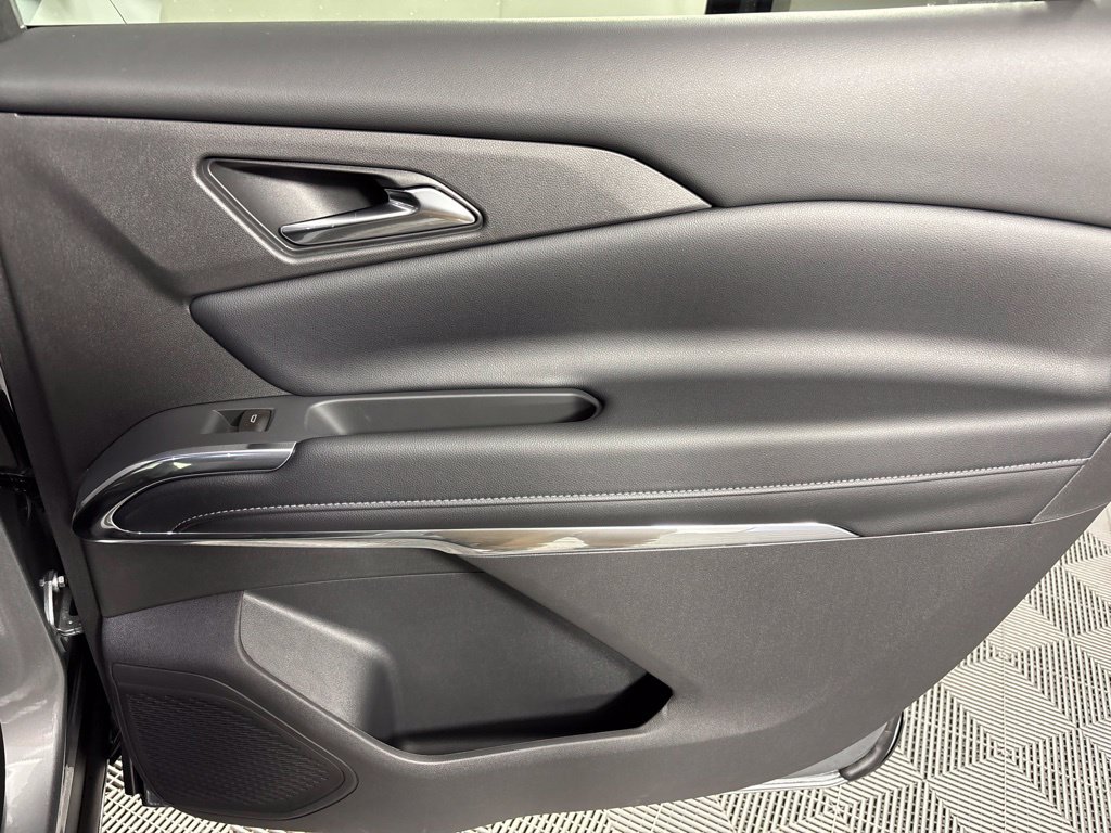 New 2027 Chevrolet Traverse LT w/ LPO, Floor Liner Package FWD image 15